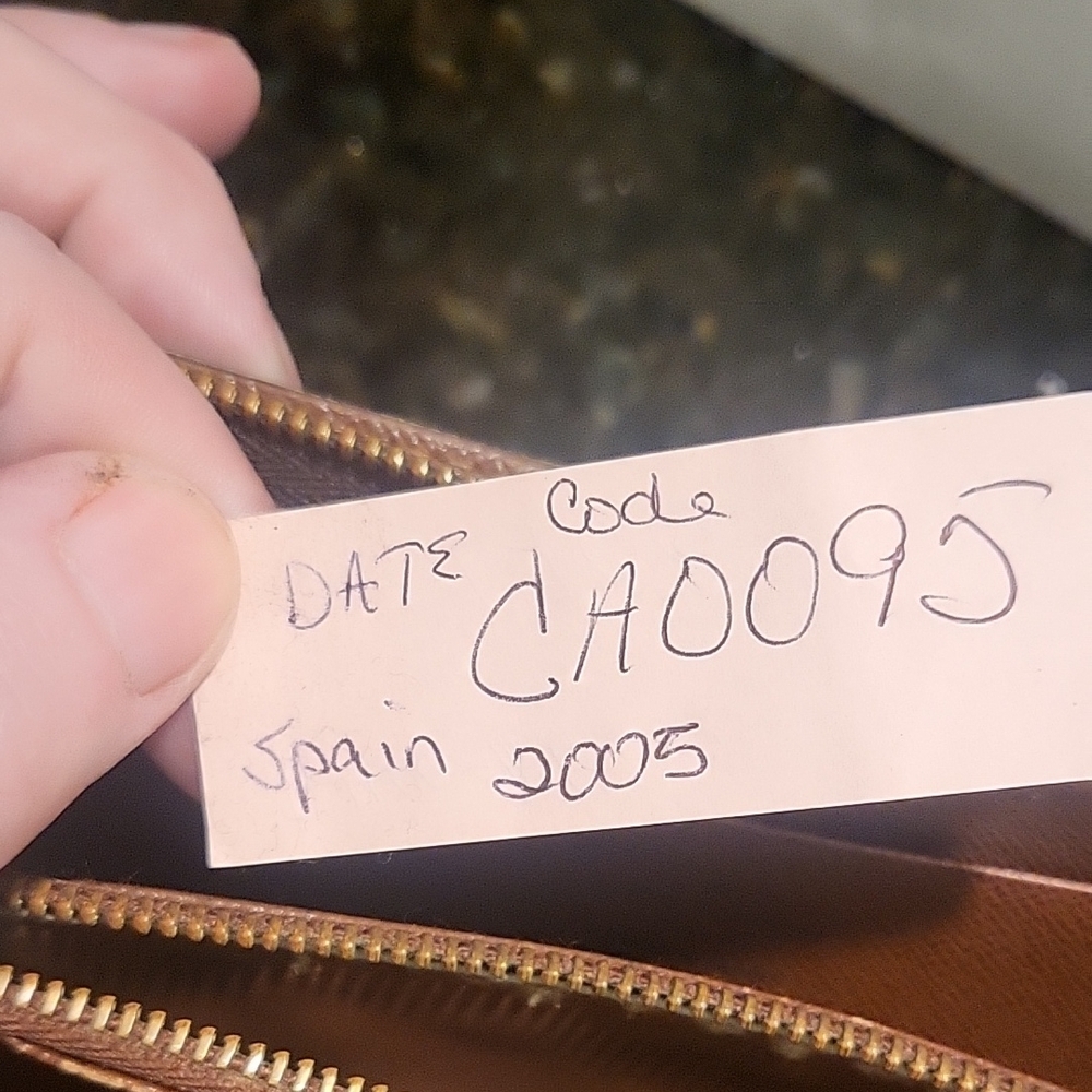 Louis Vuitton Brown and Gold Monogram Clutch - Picture 7 of 11